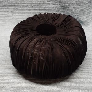 Cool Vintage round pillbox style hat in Black